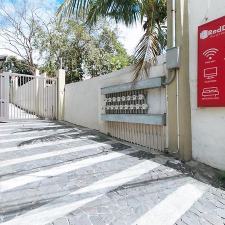 Reddoorz Plus @ A Rita Street San Juan San Juan  Kültér fotó